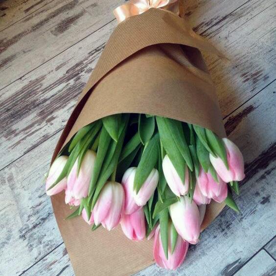 Букет из 21 тюльпана цветы живые купить недорого в москве